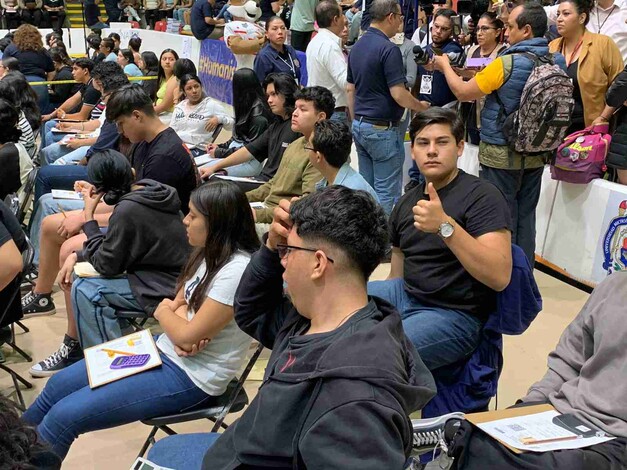 25 mil estudiantes en Michoacán realizan examen de ingreso a la UMSNH