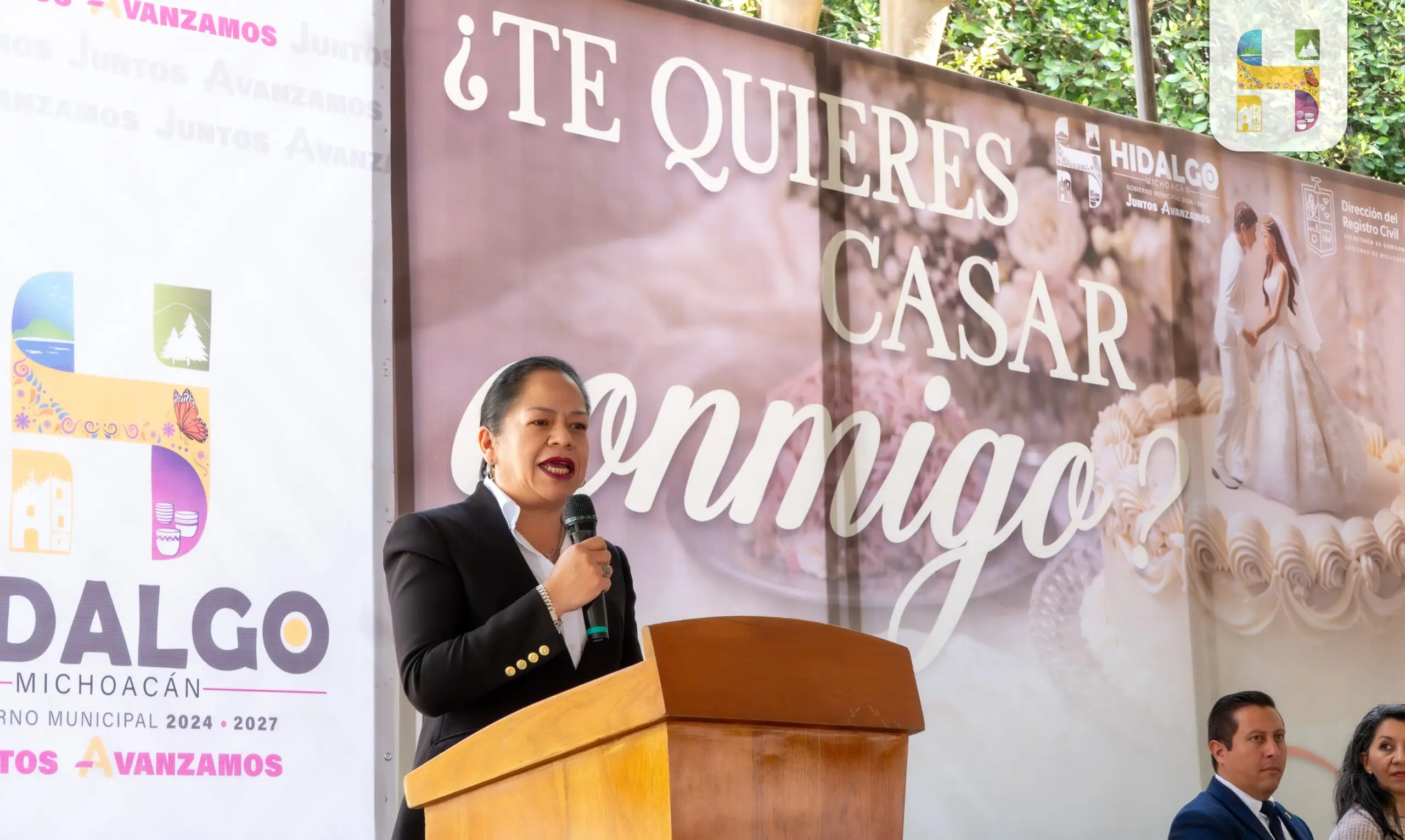 83 parejas dijeron sí al amor