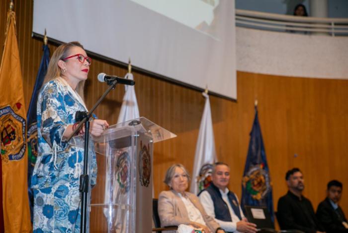 A compartir el conocimiento, llama Yarabí Ávila a estudiantes que participan en el verano nicolaita