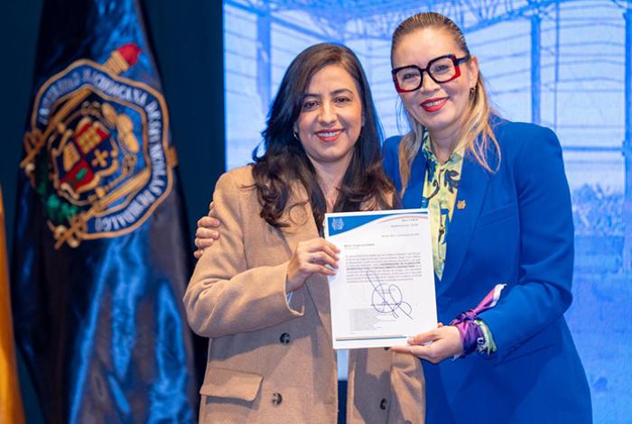 A doblar el paso convoca Yarabí Ávila al funcionariado nicolaita; Gabinete cierra filas con la rectora