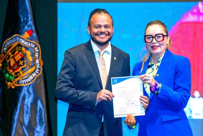 A doblar el paso convoca Yarabí Ávila al funcionariado nicolaita; Gabinete cierra filas con la rectora