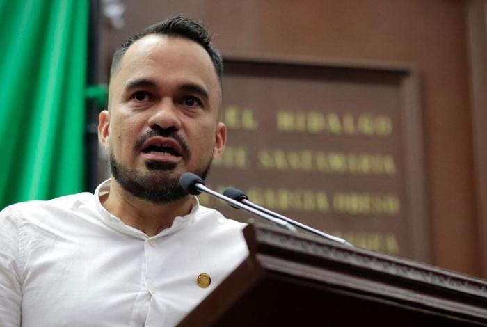 A propuesta de Hugo Rangel, 76 Legislatura exhorta a autoridades para que garanticen operatividad de bebederos escolares