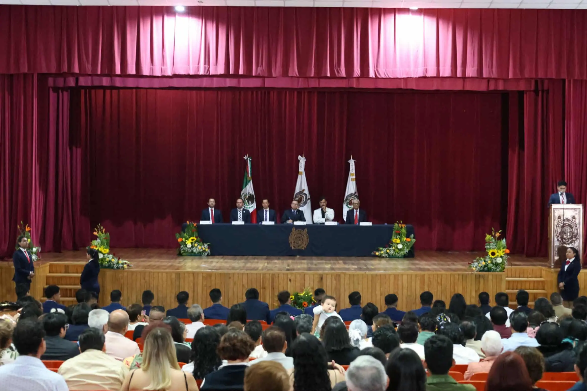 A seguirse preparando para mantener el liderazgo, convocan a egresados de la Facultad de Ingeniería Eléctrica