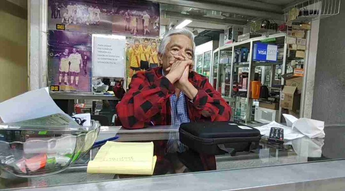 A sus 77 años de edad sigue siendo comerciante en plaza comercial