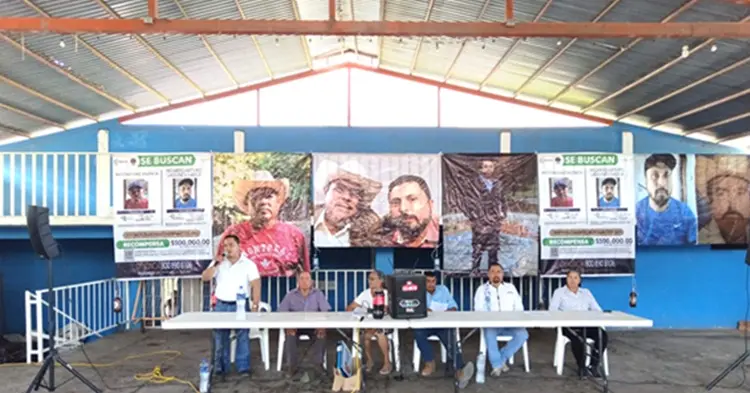 A tres años de la desaparición de Antonio Díaz y Ricardo Arturo Lagunes, realizan movilización pacífica en su memoria