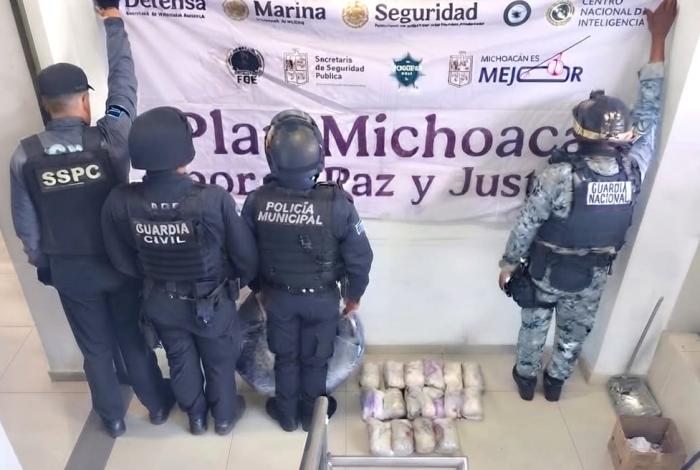 Abandonan 17 kg de dr0gas en Uruapan