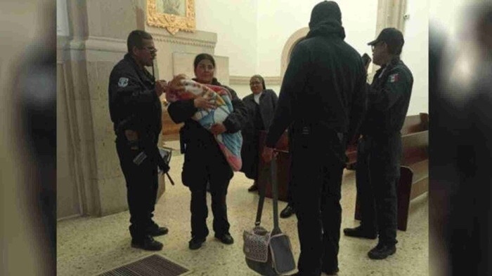 Abandonan a bebé recién nacida en iglesia de Chihuahua