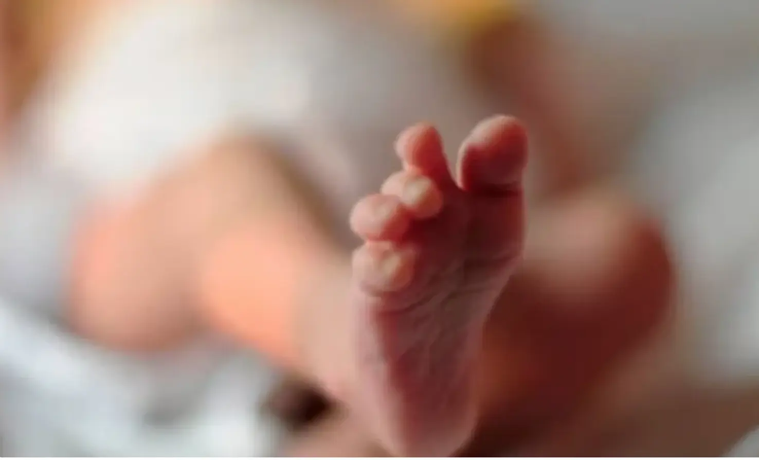 Abandonan a bebé recién nacida en terreno baldío en Guanajuato