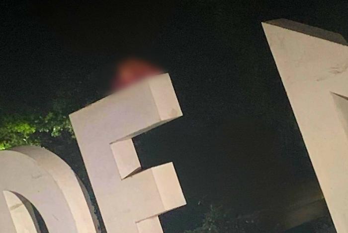 Abandonan cabeza humana en letras monumentales de Buenavista