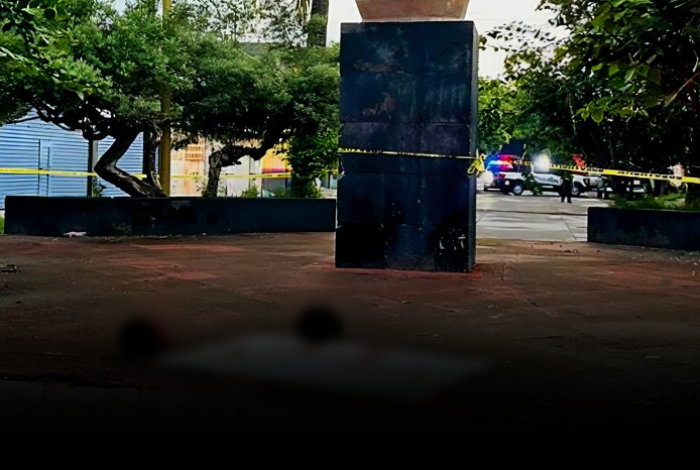 Abandonan dos cabezas humanas junto a cartulinas con mensajes, en Apatzingán