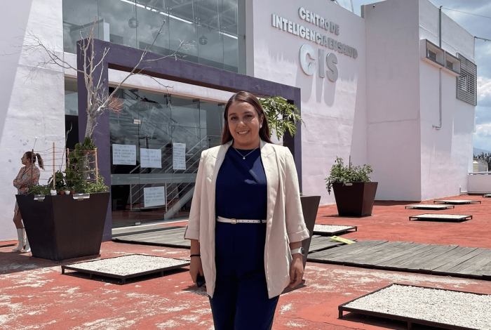 Abuchean a regidora en Uruapan durante informe de gobierno