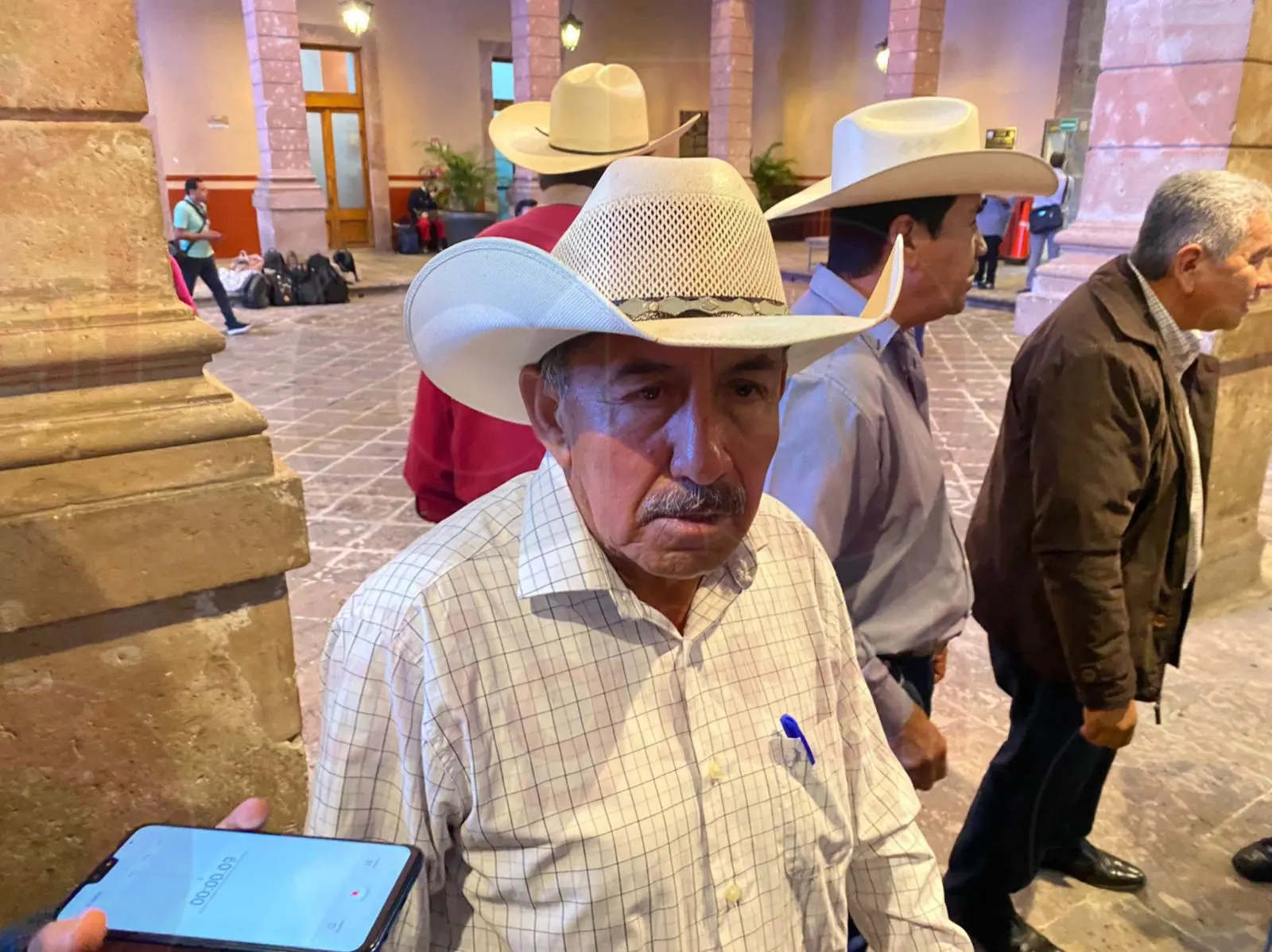 Acaparadores de maíz tienen en la lona a productores michoacanos