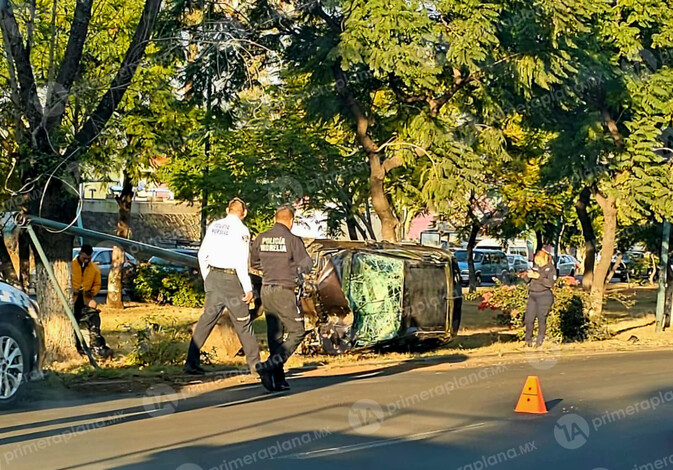 Accidentado sábado en Morelia con dos volcaduras y un choque