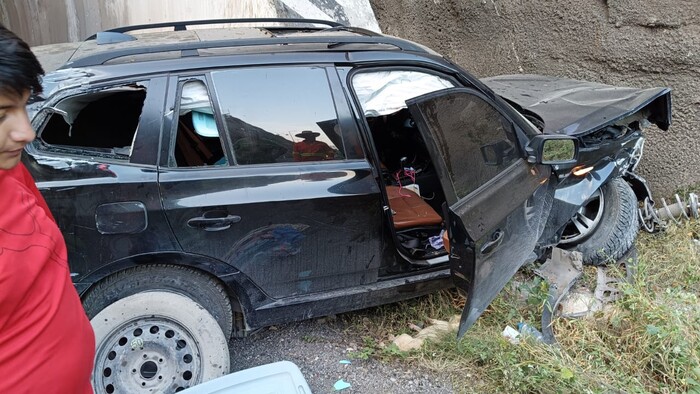 Accidente de camioneta en la Siglo XXI deja 2 heridos