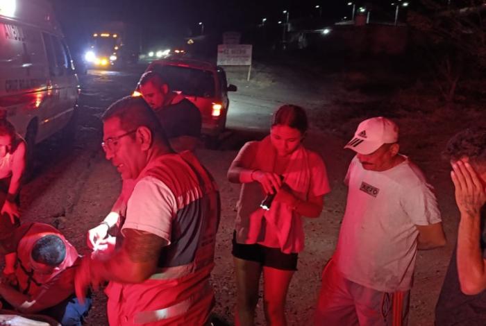 Accidente de motocicleta deja 2 heridos en la Huetamo-Quenchendio