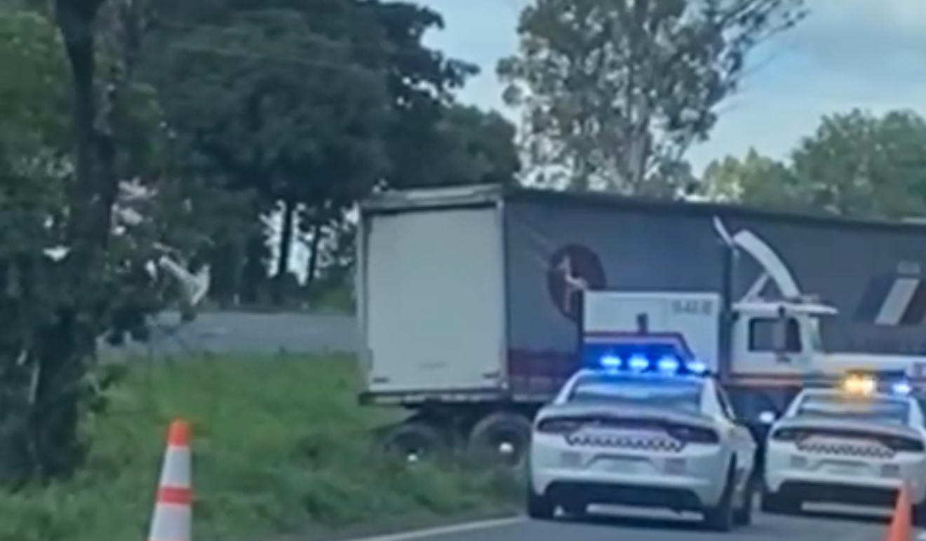 Accidente de un tractocamión en la Pátzcuaro-Morelia