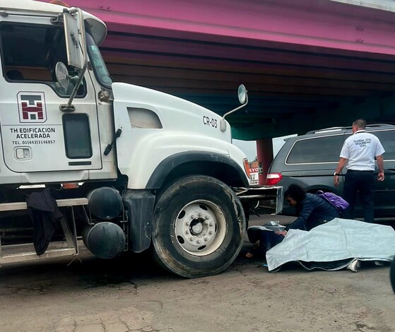 #Accidente | Hombre es atropellado por vehículo de carga en Morelia, queda herido