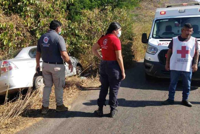 Accidente vehicular en carretera Huetamo-Pejo deja solo daños materiales