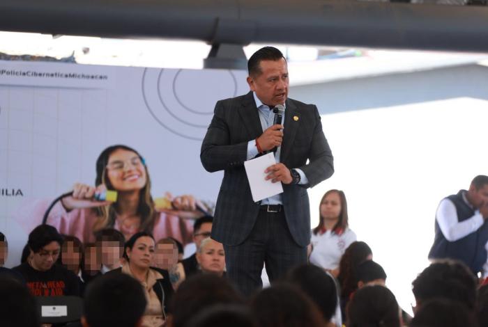 Acerca FGE herramientas de seguridad digital a juventudes en Villas del Pedregal