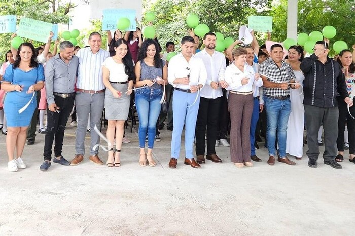 Acompaña Octavio Ocampo al alcalde Pablo Varona a inauguración de techumbre