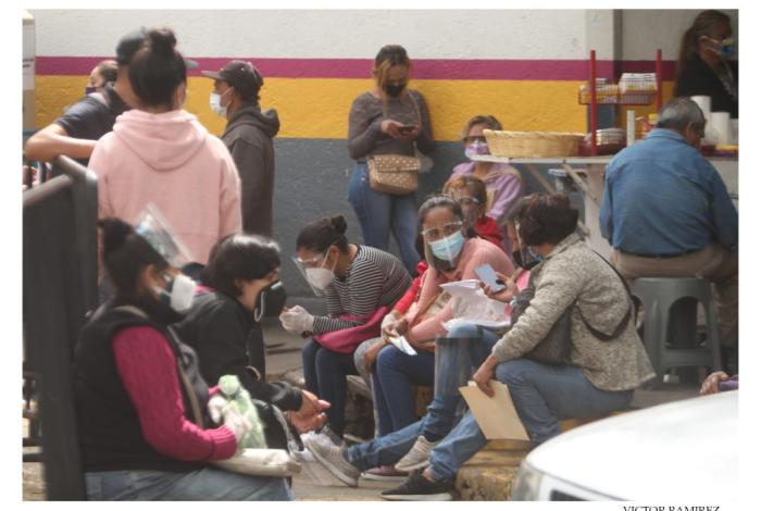 Activistas urgen a frenar la inequidad de género en el sector salud