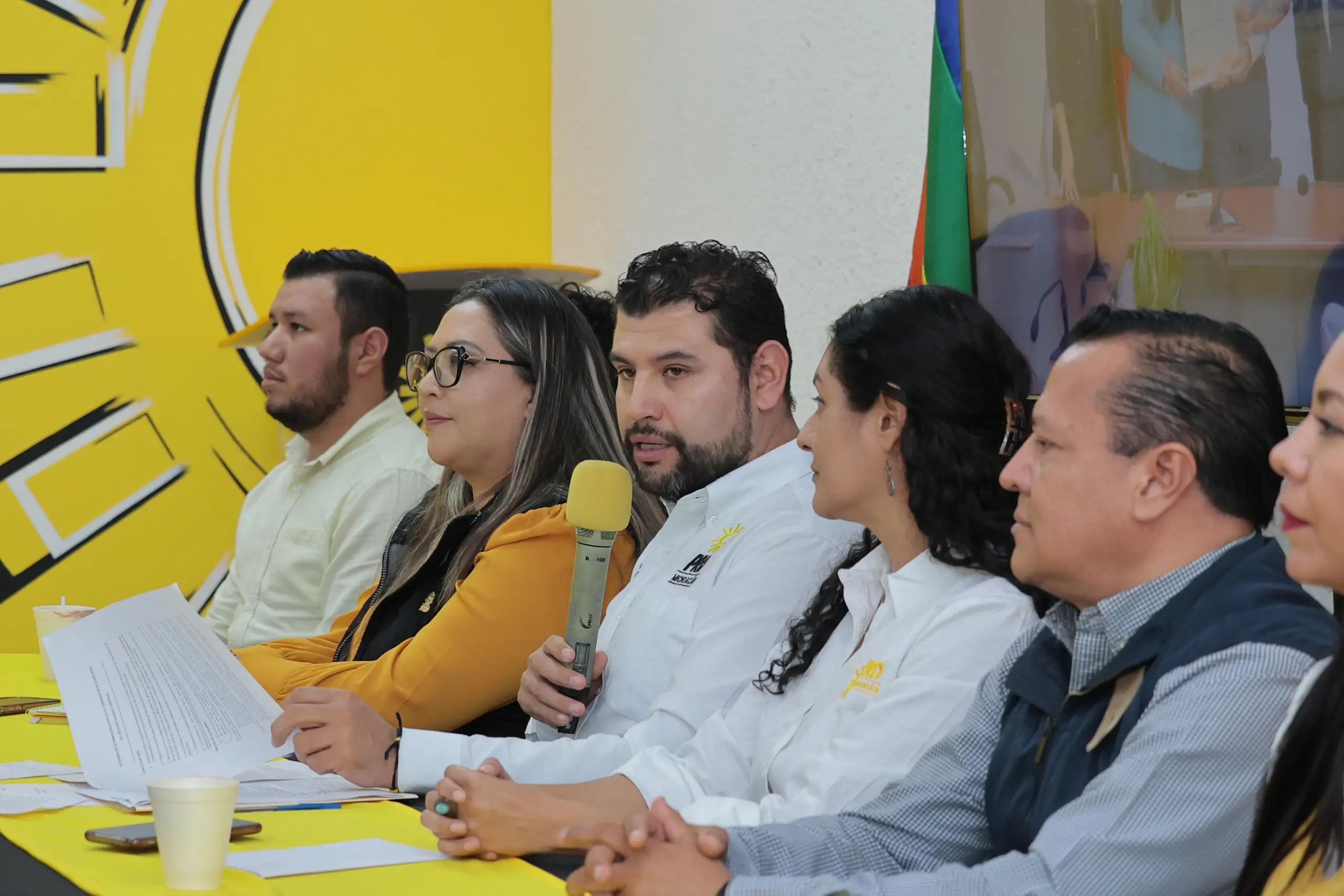 Adrián López cumplió con las y los michoacanos al desempeñar con altura institucional una de las tareas más complejas del Estado: PRD Michoacán