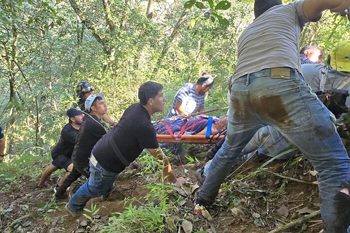 Adulto mayor reportado como desaparecido es localizado con vida, en barranco de la salida a Lombardía