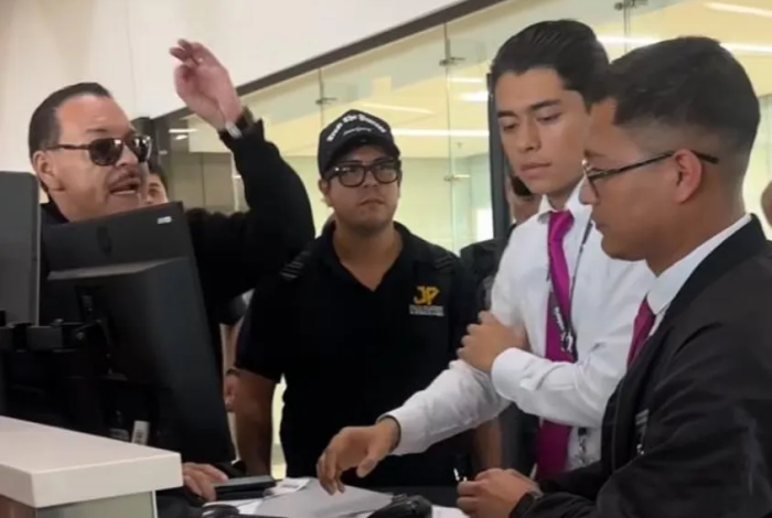 Aerolínea se disculpa con Julio Preciado tras incidente