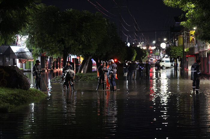 Afectadas, decenas de familias tras inundaciones en Morelia; autoridades están en alerta