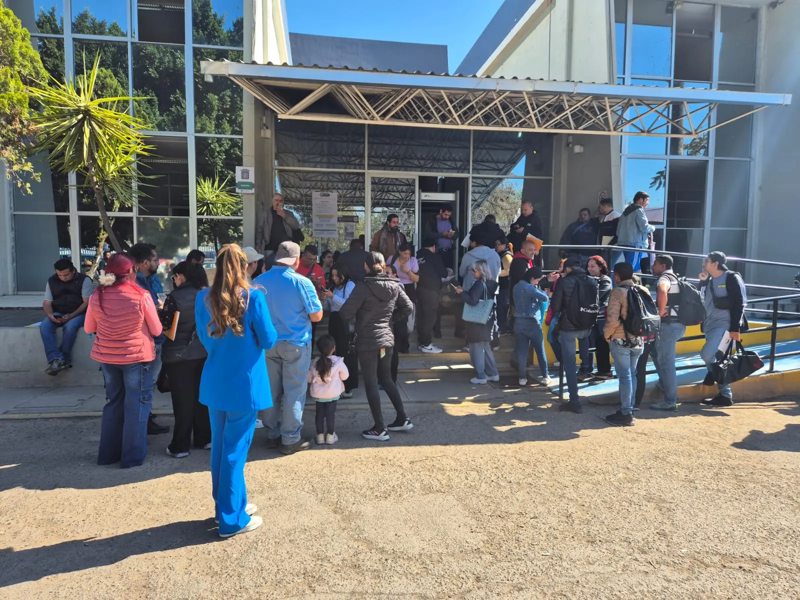 Afectados por presunto fraude de financieras automotrices acuden a Fiscalía