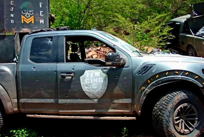 Aguililla: muer3n dos criminales en enfrentamiento contra militares