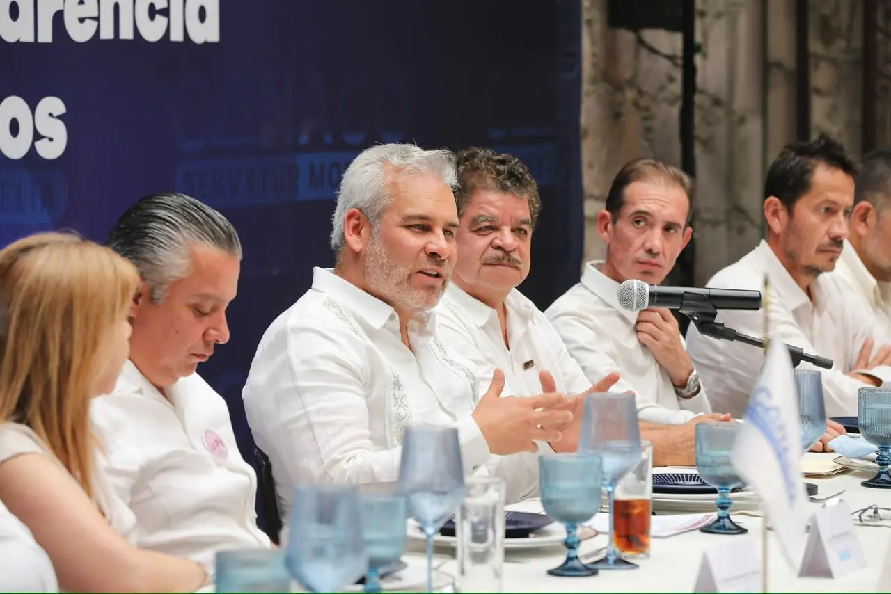 Al tomar protesta al Consejo de Canaco-Servitur Morelia, destaca Bedolla impulso a la infraestructura estatal