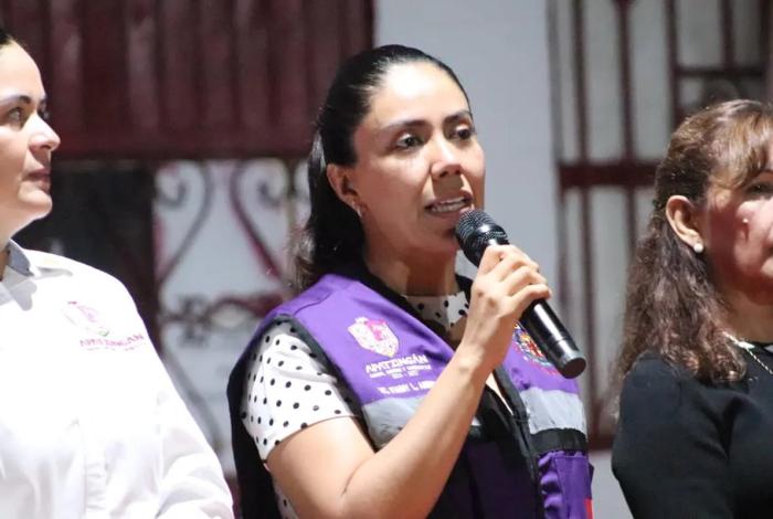 Alcaldesa de Apatzingán admite falta de recursos para pagar a trabajadores, pero anuncia grupo musical para las fiestas de octubre