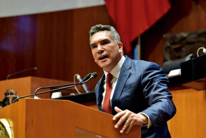 Alejandro Moreno y Morena, cara a cara: Tensión, interrupciones y exigencia de desafuero marcan inicio del segundo año legislativo