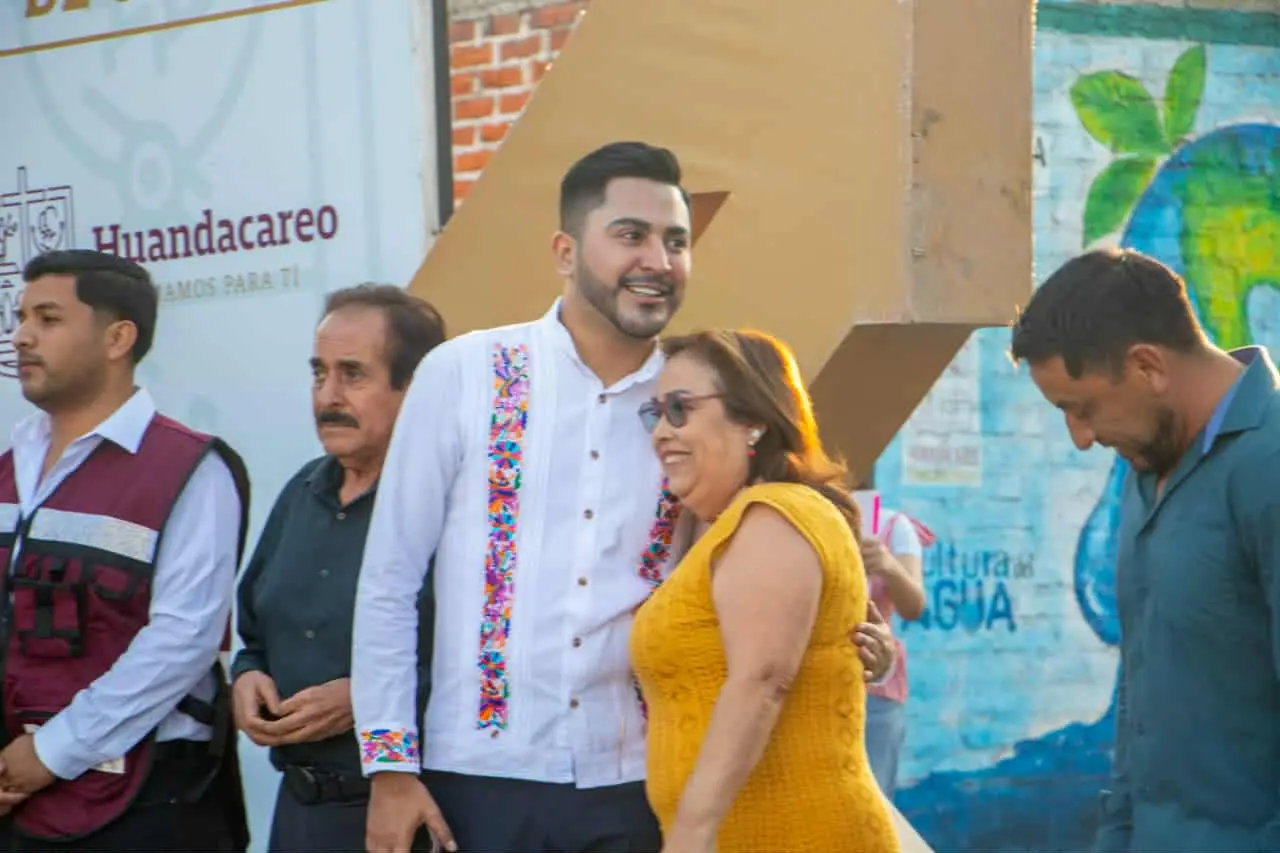 Alexis Velázquez arranca obra de rehabilitación de la calle Chapultepec, ubicada en la Primaria José María Morelos de Huandacareo