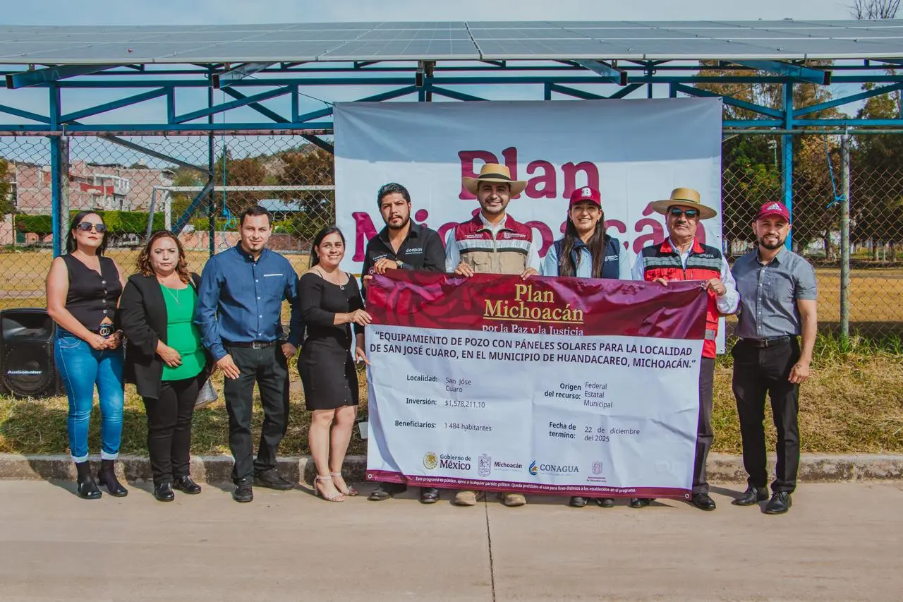 Alexis Velázquez equipa pozo profundo con energía solar en San José Cuaro