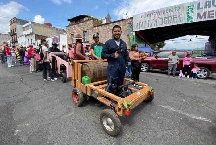 Alfonso Martínez da banderazo a exitoso 3er Concurso de Carros Locos