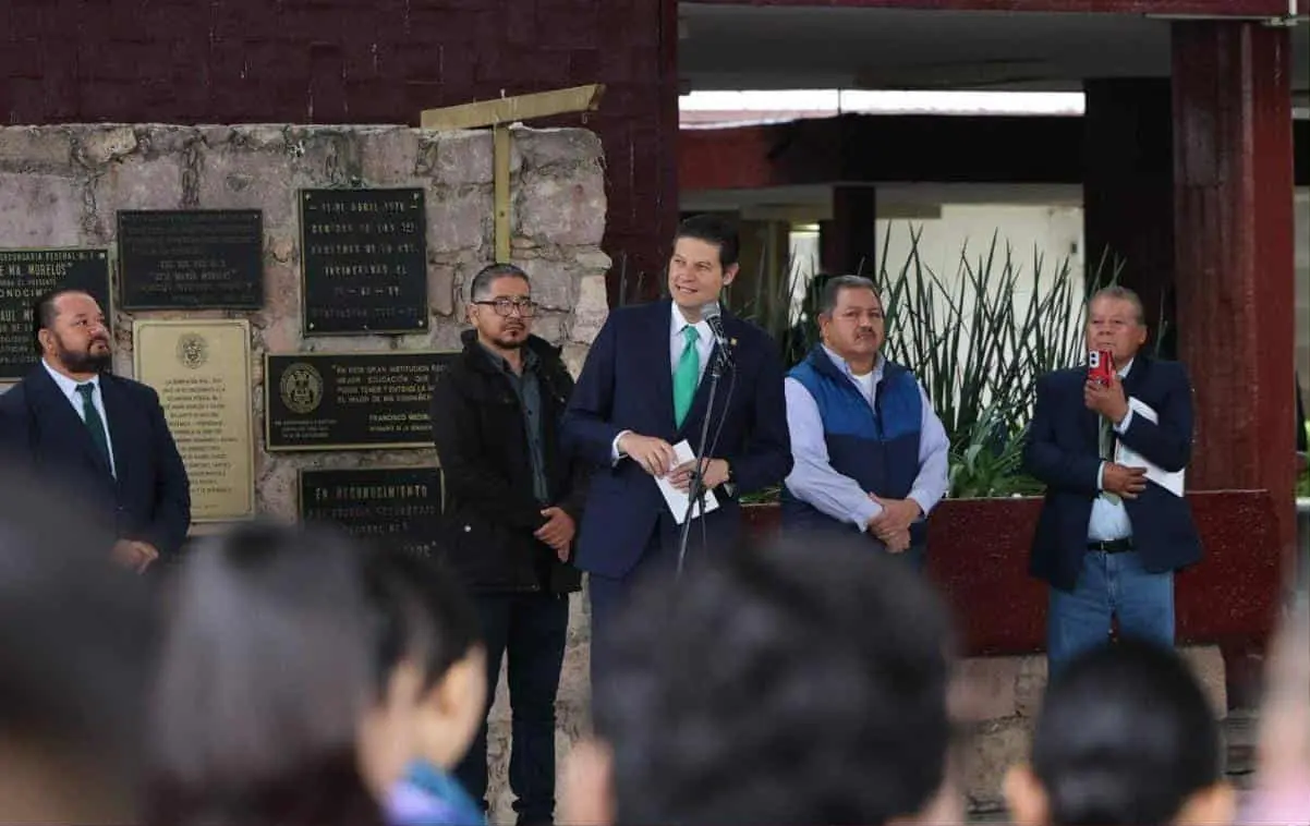 Alfonso Martínez encabeza arranque de Ciclo Escolar en Sec. Fed. No. 1