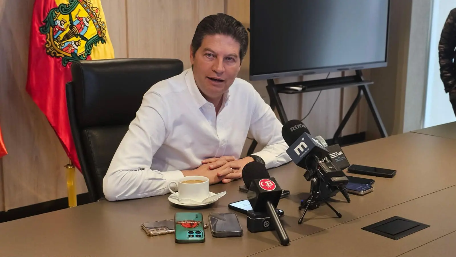 Alfonso Martínez expresa su solidaridad con Coahuayana