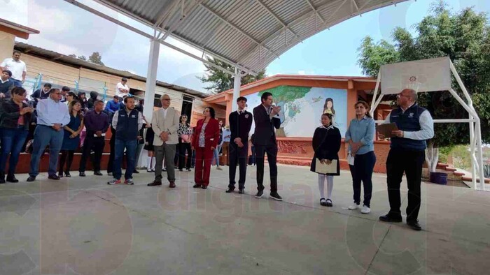 Alfonso Martínez inaugura techumbres en primaria y secundaria del poniente de Morelia