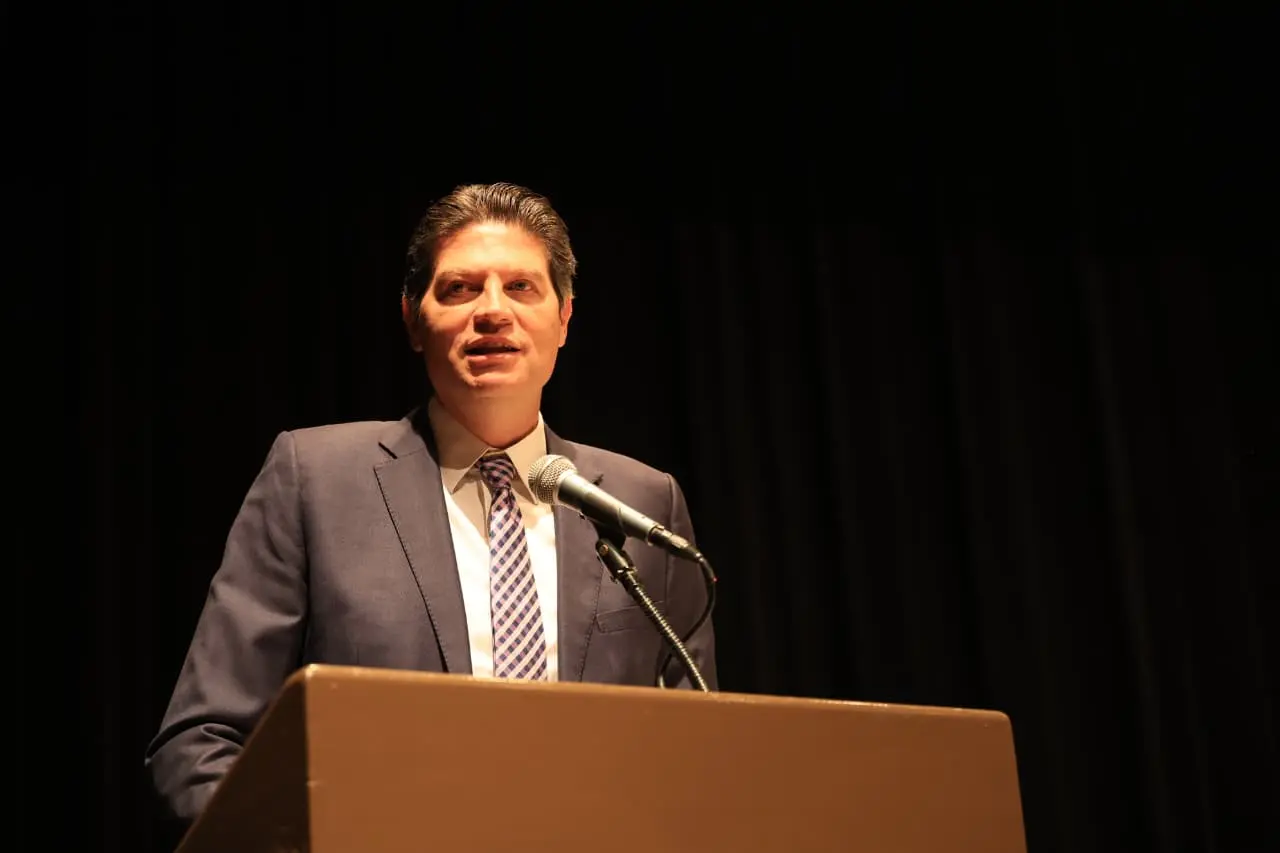 Alfonso Martínez llama a jóvenes a prepararse ante retos como la globalización y la IA