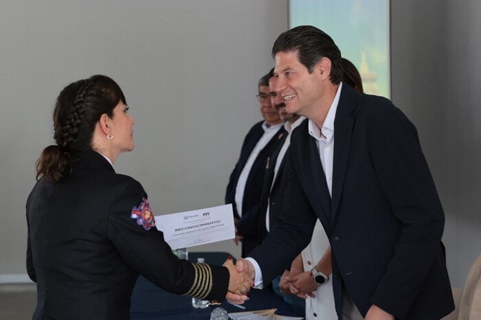 Alfonso Martínez respalda a Bomberos Voluntarios para salvar vidas de morelianos