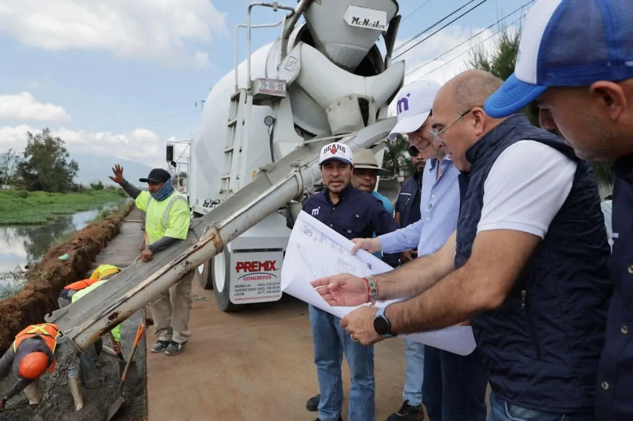 Alfonso Martínez supervisa muro de contención en Dren de Los Itzícuaros
