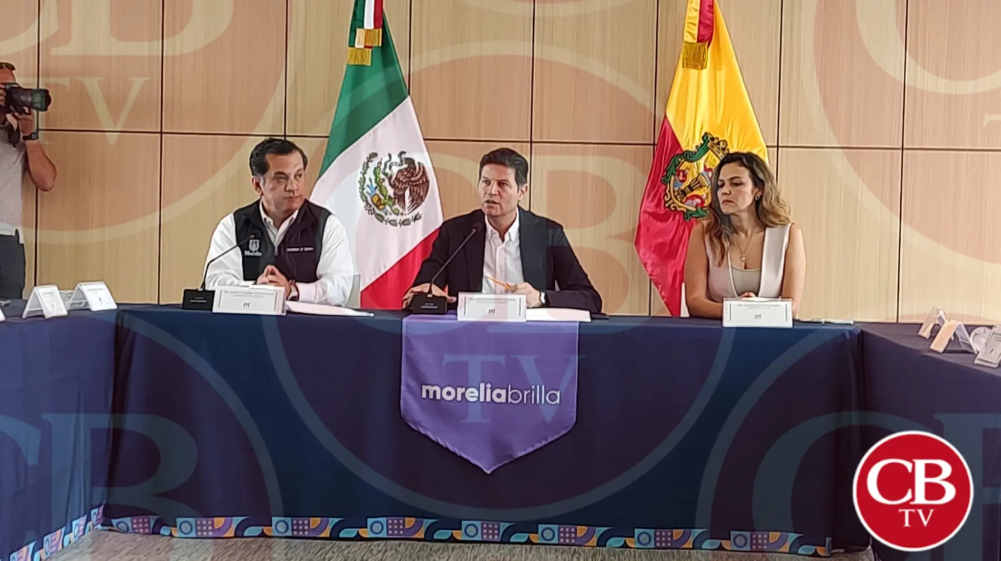 Alfonso Martínez toma protesta de integrantes del Comité de Ciudades Hermanas