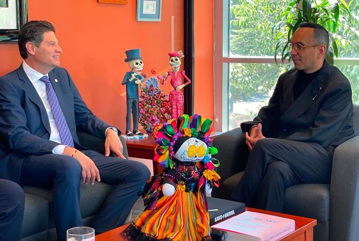 Alfonso Martínez y cónsul de México en Sacramento, estrechan coordinación a favor de migrantes