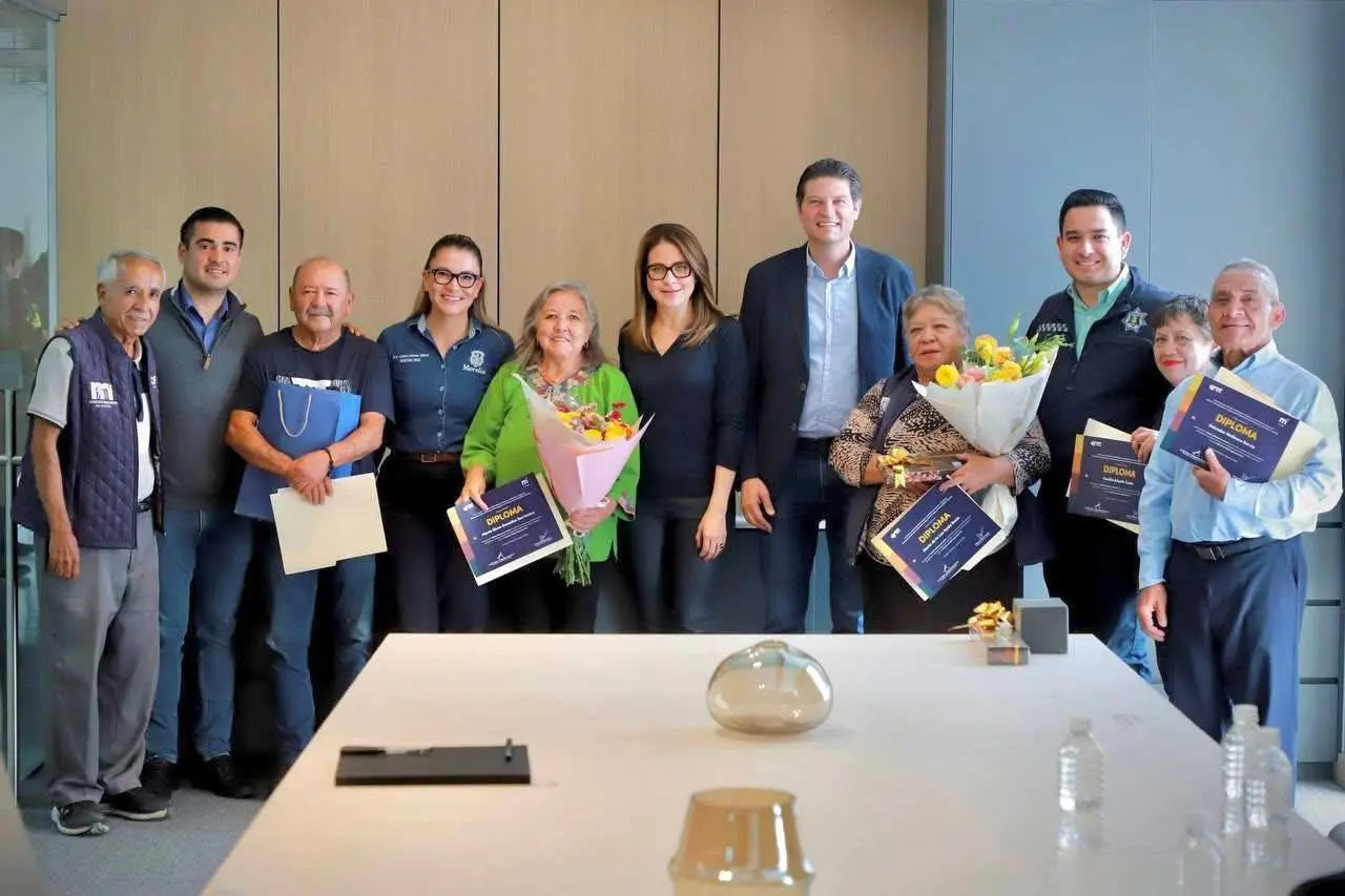 Alfonso Martínez y Paola Delgadillo reconocen a los Adultos Mayores 