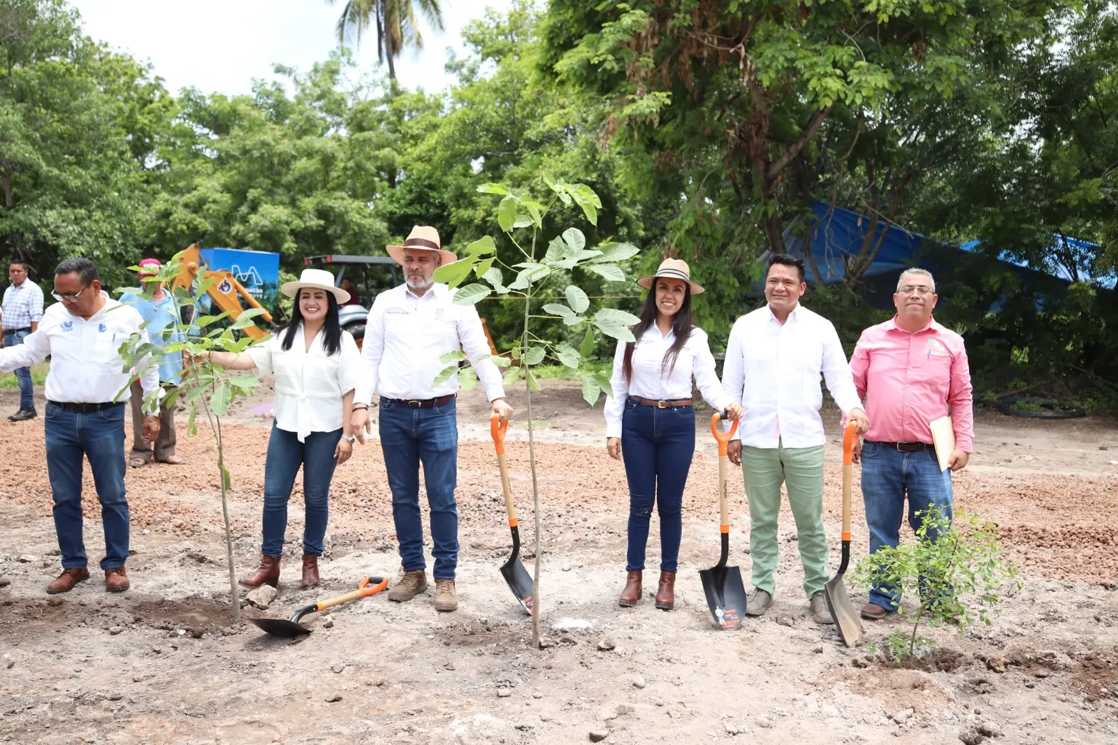 Alfredo Ramirez Bedolla y Fanny Arreola dan arranque a la obra del Parque Ecoturístico del Lago de Chandio