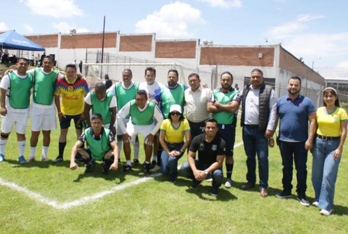 Algunos exjugadores del Atlético Morelia visitan el Cereso "David Franco Rodríguez" y echan cascarita con reclusos