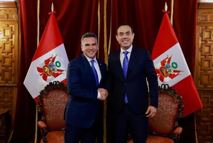 Alito Moreno se reúne con el presidente del Congreso de Perú, tras declarar a Sheinbaum persona “non grata”
