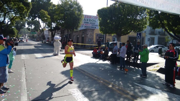 Alrededor de mil personas participan en la Carrera IMSS 2024